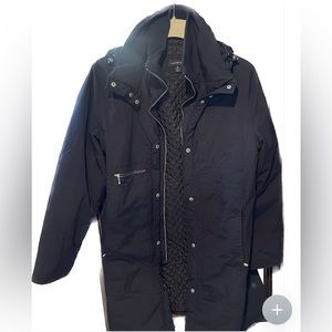 Misses Medium Lands End Winter Jacket. Some lint on inside lining (photo 4)